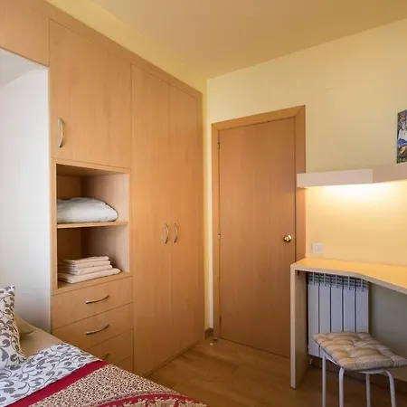 Piso En Cerca De La Playa Con Terraza. Apartament *